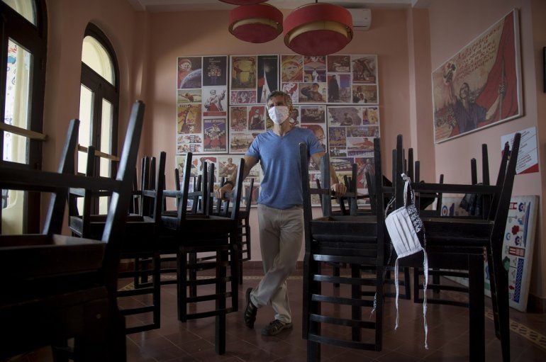 Gregory Biniowsy, ciudadano canadiense cofundador del restaurante Nazdarovie, en su restaurante cerrado por la cuarentena decretada ante la pandemia de COVID-196 en La Habana, Cuba.