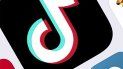 El logo de TikTok en Nueva York. Grupos que monitorean la privacidad dicen que la popular app de video TikTok viola la privacidad de los niños y los pone en riesgo. El logo de TikTok en Nueva York. Grupos que monitorean la privacidad dicen que la popular app de video TikTok viola la privacidad de los niños y los pone en riesgo.