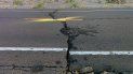 Fotografía de una grieta en una carretera tras el terremoto de 6.4 que sacudió a Nevada, EEUU, en la madrugada del 15 de mayo de 2020, acreditada a la Oficina del Sheriff del Condado Esmeralda. Fotografía de una grieta en una carretera tras el terremoto de 6.4 que sacudió a Nevada, EEUU, en la madrugada del 15 de mayo de 2020, acreditada a la Oficina del Sheriff del Condado Esmeralda.