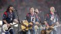 En esta foto del nueve de octubre de 2014, The Eli Young Band toca en el medio tiempo de un partido de la NFL en Houston. La banda, dará una serie de conciertos en junio. En esta foto del nueve de octubre de 2014, The Eli Young Band toca en el medio tiempo de un partido de la NFL en Houston. La banda, dará una serie de conciertos en junio.