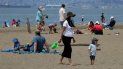 Personas mantienen el distanciamiento social en la Playa Estatal Robert W. Crown Memorial, en Alameda, California, el viernes, 22 de mayo del 2020. Personas mantienen el distanciamiento social en la Playa Estatal Robert W. Crown Memorial, en Alameda, California, el viernes, 22 de mayo del 2020.