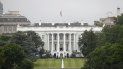 Esta fotografía de archivo del 22 de mayo de 2020 muestra la Casa Blanca con la bandera a media asta. Esta fotografía de archivo del 22 de mayo de 2020 muestra la Casa Blanca con la bandera a media asta.