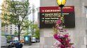 Uno de los arreglos florales instalados en Nueva York en homenaje a los trabajadores de la salud. Uno de los arreglos florales instalados en Nueva York en homenaje a los trabajadores de la salud.