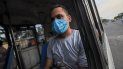 Un hombre usa mascarilla para evitar el contagio del COVID-19 cuando viaja en un camión el lunes 11 de mayo de 2020 para ir a su casa en Managua, Nicaragua. Un hombre usa mascarilla para evitar el contagio del COVID-19 cuando viaja en un camión el lunes 11 de mayo de 2020 para ir a su casa en Managua, Nicaragua.