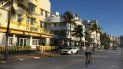 Vista parcial de Ocean Drive, en Miami Beach, con hoteles y locales comerciales cerrados. Vista parcial de Ocean Drive, en Miami Beach, con hoteles y locales comerciales cerrados.