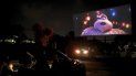 Una familia con mascarillas mira una película en un autocine en Brasilia, 13 de mayo de 2020. Una familia con mascarillas mira una película en un autocine en Brasilia, 13 de mayo de 2020.