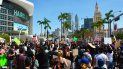 Más de un millar de manifestantes, convocados por asociaciones comunitarias, acudieron hoy a las inmediaciones del American Airlines Arena, en el centro de Miami. Más de un millar de manifestantes, convocados por asociaciones comunitarias, acudieron hoy a las inmediaciones del American Airlines Arena, en el centro de Miami.