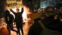 Manifestantes protestan en Washington el domingo 31 de mayo de 2020, cerca de la Casa Blanca, por la muerte de George Floyd, quien falleció a manos de la policía en Minnesota. El letrero dice: ¿Cuántos más? Manifestantes protestan en Washington el domingo 31 de mayo de 2020, cerca de la Casa Blanca, por la muerte de George Floyd, quien falleció a manos de la policía en Minnesota. El letrero dice: ¿Cuántos más?