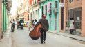 Las calles de La Habana son testigo de las vicisitudes de sus habitantes. Las calles de La Habana son testigo de las vicisitudes de sus habitantes.