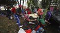 Migrantes venezolanos desempleados y sin hogar organizan sus pertenencias en un parque cerca de la principal terminal de autobuses en Bogotá, Colombia, el miércoles 3 de junio de 2020. Frente a las restricciones de viaje y sin trabajo debido al cierre económico para frenar el COVID-19, los migrantes venezolanos acampan en el lugar mientras esperan ayuda para volver a su país. Migrantes venezolanos desempleados y sin hogar organizan sus pertenencias en un parque cerca de la principal terminal de autobuses en Bogotá, Colombia, el miércoles 3 de junio de 2020. Frente a las restricciones de viaje y sin trabajo debido al cierre económico para frenar el COVID-19, los migrantes venezolanos acampan en el lugar mientras esperan ayuda para volver a su país.
