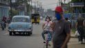 Las personas que usan máscaras faciales se ven en las calles, como la primera fase para aliviar la cuarentena impuesta para evitar la propagación del nuevo coronavirus comienza, en San José de las Lajas, provincia de Mayabeque, Cuba, el 18 de junio de 2020. Las personas que usan máscaras faciales se ven en las calles, como la primera fase para aliviar la cuarentena impuesta para evitar la propagación del nuevo coronavirus comienza, en San José de las Lajas, provincia de Mayabeque, Cuba, el 18 de junio de 2020.