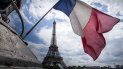 La Torre Eiffel, cerrada a mediados de marzo como parte de las restricciones por la pandemia de coronavirus, reabrió el 25 de junio, pero sin habilitar los ascensores para subir hasta el segundo piso. Los turistas tienen que superar 674 escalones para llegar a la plataforma. La Torre Eiffel, cerrada a mediados de marzo como parte de las restricciones por la pandemia de coronavirus, reabrió el 25 de junio, pero sin habilitar los ascensores para subir hasta el segundo piso. Los turistas tienen que superar 674 escalones para llegar a la plataforma.