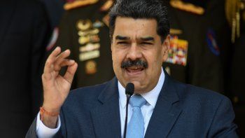 El dictador de Venezuela, Nicolás Maduro, ofrece una conferencia de prensa desde el palacio presidencial de Miraflores, en Caracas, Venezuela