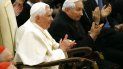 Imagen de archivo del sábado 27 de octubre de 2007 del entonces papa Benedicto XVI (izquierda) y su hermano, Georg Ratzinger (derecha) aplaudiendo durante un concierto de la Orquesta Sinfónica de la Radio de Baviera, en el Salón Pablo VI del Vaticano. Imagen de archivo del sábado 27 de octubre de 2007 del entonces papa Benedicto XVI (izquierda) y su hermano, Georg Ratzinger (derecha) aplaudiendo durante un concierto de la Orquesta Sinfónica de la Radio de Baviera, en el Salón Pablo VI del Vaticano.