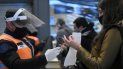 La policía verifica la identificación y el permiso de los viajeros para circular en la estación de trenes de Constitución el primer día de una cuarentena más estricta para frenar la propagación del COVID-19 en Buenos Aires, Argentina, el miércoles 1 de julio de 2020 La policía verifica la identificación y el permiso de los viajeros para circular en la estación de trenes de Constitución el primer día de una cuarentena más estricta para frenar la propagación del COVID-19 en Buenos Aires, Argentina, el miércoles 1 de julio de 2020