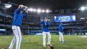 En foto del 7 de octubre del 2015 los Azulejos de Toronto se preparan en un entrenamiento de bateo en el Rogers Centre en Toronto. En foto del 7 de octubre del 2015 los Azulejos de Toronto se preparan en un entrenamiento de bateo en el Rogers Centre en Toronto.