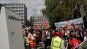 Trabajadores de Air France participan en una protesta frente a las oficinas generales de la empresa en Tremblay-en-France, en las afueras de París, el viernes 3 de julio de 2020. Trabajadores de Air France participan en una protesta frente a las oficinas generales de la empresa en Tremblay-en-France, en las afueras de París, el viernes 3 de julio de 2020.