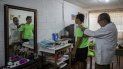 El oncólogo pediátrico Gustavo Méndez revisa a un paciente privado en su casa después de que supuestamente fue despedido por las autoridades del Hospital de Niños Manuel de Jesús Rivera (La Mascota) por respaldar los llamados a una cuarentena voluntaria para combatir la nueva pandemia de coronavirus de COVID-19, en Managua, en 29 de junio de 2020. El oncólogo pediátrico Gustavo Méndez revisa a un paciente privado en su casa después de que supuestamente fue despedido por las autoridades del Hospital de Niños Manuel de Jesús Rivera (La Mascota) por respaldar los llamados a una cuarentena voluntaria para combatir la nueva pandemia de coronavirus de COVID-19, en Managua, en 29 de junio de 2020.
