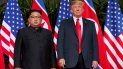 En esta imagen de archivo, tomada el 12 de junio de 2018, el presidente de Estados Unidos, Donald Trump (derecha), se reúne con el líder de Corea del Norte, Kim Jong Un, en una cumbre en la isla Sentosa, en Singapur En esta imagen de archivo, tomada el 12 de junio de 2018, el presidente de Estados Unidos, Donald Trump (derecha), se reúne con el líder de Corea del Norte, Kim Jong Un, en una cumbre en la isla Sentosa, en Singapur