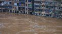 En esta foto difundida por la agencia de noticias Xinhua se ve una calle inundada en Qijiang, en el suroeste de China, debido a las fuertes lluvias, el 1 de julio de 2020. En esta foto difundida por la agencia de noticias Xinhua se ve una calle inundada en Qijiang, en el suroeste de China, debido a las fuertes lluvias, el 1 de julio de 2020.