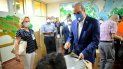 Foto distribuida por el candidato presidencial de la oposición dominicana al Partido Revolucionario Moderno (PRM), Luis Abinader, Oficina de Prensa de él emitiendo su voto durante las elecciones generales en Santo Domingo, el 5 de julio de 2020. Foto distribuida por el candidato presidencial de la oposición dominicana al Partido Revolucionario Moderno (PRM), Luis Abinader, Oficina de Prensa de él emitiendo su voto durante las elecciones generales en Santo Domingo, el 5 de julio de 2020.