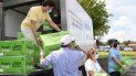 Entrega de cajas de alimentos para 75 familias con niños con discapacidad. Entrega de cajas de alimentos para 75 familias con niños con discapacidad.