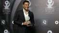 En esta fotografía de archivo del 30 de octubre del año 2019 el cantante mexicano Carlos Rivera posa con su premio a mejor espectáculo de balada en los premios Lunas del Auditorio en el Auditorio Nacional de la Ciudad de México en la Ciudad de México. En esta fotografía de archivo del 30 de octubre del año 2019 el cantante mexicano Carlos Rivera posa con su premio a mejor espectáculo de balada en los premios Lunas del Auditorio en el Auditorio Nacional de la Ciudad de México en la Ciudad de México.