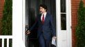 El primer ministro canadiense Justin Trudeau llega a una rueda de prensa sobre la pandemia de COVID-19 afuera de su residencia en Rideau Cottage en Ottawa, el jueves 18 de junio de 2020. El primer ministro canadiense Justin Trudeau llega a una rueda de prensa sobre la pandemia de COVID-19 afuera de su residencia en Rideau Cottage en Ottawa, el jueves 18 de junio de 2020.