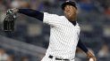 En esta foto de archivo del 24 de junio de 2019, el cerrador cubano Aroldis Chapman, de los Yanquis de Nueva York, realiza un lanzamiento en el juego ante los Azulejos de Toronto. En esta foto de archivo del 24 de junio de 2019, el cerrador cubano Aroldis Chapman, de los Yanquis de Nueva York, realiza un lanzamiento en el juego ante los Azulejos de Toronto.