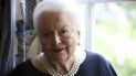 En esta foto de archivo del 18 de junio de 2016, la actriz estadounidense Olivia de Havilland posa durante una entrevista de Associated Press, en París. En esta foto de archivo del 18 de junio de 2016, la actriz estadounidense Olivia de Havilland posa durante una entrevista de Associated Press, en París.