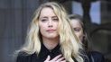 La actriz estadounidense Amber Heard, exesposa del actor Johnny Depp, gesticula mientras da una declaración después del final del juicio ante el Tribunal Superior de Londres, el martes 28 de julio de 2020. La actriz estadounidense Amber Heard, exesposa del actor Johnny Depp, gesticula mientras da una declaración después del final del juicio ante el Tribunal Superior de Londres, el martes 28 de julio de 2020.