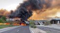 Humo cubre el lugar en donde se descarrila un tren en Tempe, Arizona, el miércoles 29 de julio de 2020. Humo cubre el lugar en donde se descarrila un tren en Tempe, Arizona, el miércoles 29 de julio de 2020.