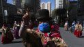 Indígenas aymara marchan contra la implementación del gobierno de clases virtuales en el país como medidas de precaución contra el nuevo coronavirus en La Paz, Bolivia, el miércoles 8 de julio de 2020. Indígenas aymara marchan contra la implementación del gobierno de clases virtuales en el país como medidas de precaución contra el nuevo coronavirus en La Paz, Bolivia, el miércoles 8 de julio de 2020.