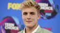 Jake Paul llega a los Teen Choice Awards en Los Angeles el 13 de agosto de 2017. La casa del joven famoso en YouTube fue allanada por el FBI. Jake Paul llega a los Teen Choice Awards en Los Angeles el 13 de agosto de 2017. La casa del joven famoso en YouTube fue allanada por el FBI.