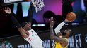LeBron James (der.) de los Lakers frente a Rondae Hollis-Jefferson (izq.) de los Raptors de Toronto, el sábado 1 de agosto de 2020, en Lake Buena Vista, Florida. LeBron James (der.) de los Lakers frente a Rondae Hollis-Jefferson (izq.) de los Raptors de Toronto, el sábado 1 de agosto de 2020, en Lake Buena Vista, Florida.