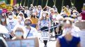 Médicos y otros trabajadores del Servicio Nacional de Salud (NHS) con pancartas durante una manifestación como parte de una protesta nacional en demanda de aumentos salariales, el sábado 8 de agosto de 2020, en Glasgow, Escocia. Médicos y otros trabajadores del Servicio Nacional de Salud (NHS) con pancartas durante una manifestación como parte de una protesta nacional en demanda de aumentos salariales, el sábado 8 de agosto de 2020, en Glasgow, Escocia.