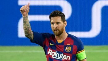Lionel Messi, capitán del Barcelona, anota en Champions en el partido de ida contra el Napoli. Lionel Messi, capitán del Barcelona, anota en Champions en el partido de ida contra el Napoli.