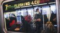 En imagen de archivo del 7 de abril de 2020, algunas personas portan mascarillas mientras viajan en el sistema de metro de la ciudad de Nueva York durante la pandemia del coronavirus, en Nueva York. En imagen de archivo del 7 de abril de 2020, algunas personas portan mascarillas mientras viajan en el sistema de metro de la ciudad de Nueva York durante la pandemia del coronavirus, en Nueva York.