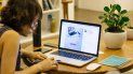 En Miami-Dade y otros condados de Florida las clases son impartidas a distancia por Internet. En Miami-Dade y otros condados de Florida las clases son impartidas a distancia por Internet.