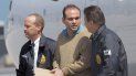 El exlíder paramilitar colombiano Salvador Mancuso (centro), deportado por Colombia a EEUU el 13 de mayo del 2008. El exlíder paramilitar colombiano Salvador Mancuso (centro), deportado por Colombia a EEUU el 13 de mayo del 2008.