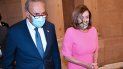 La líder demócrata en la Cámara de Representante Nancy Pelosi (der.) y el líder de la minoría en el Senado Chuck Schumer. La líder demócrata en la Cámara de Representante Nancy Pelosi (der.) y el líder de la minoría en el Senado Chuck Schumer.