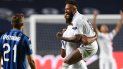 El brasileño Neymar Jr. celebra con un compañero del PSG el pase a semifinal de la Liga de Campeones 2020, en la que el club francés remontó en Lisboa ante el Atalanta en los últimos minutos para ganar 2-1 El brasileño Neymar Jr. celebra con un compañero del PSG el pase a semifinal de la Liga de Campeones 2020, en la que el club francés remontó en Lisboa ante el Atalanta en los últimos minutos para ganar 2-1