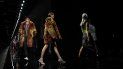 En esta foto del 21 de febrero de 2020, modelos lucen diseños de la colección otoño-invierno 2020-2021 de Versace en Milán, Italia. La Semana de la Moda de Milán volverá en septiembre. En esta foto del 21 de febrero de 2020, modelos lucen diseños de la colección otoño-invierno 2020-2021 de Versace en Milán, Italia. La Semana de la Moda de Milán volverá en septiembre.