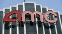 En esta foto de archivo del 29 de abril de 2020, el letrero de AMC aparece en el complejo de cines AMC Burbank 16 en Burbank, California. AMC Theatres, la cadena más grande del país, está retrasando sus planes de comenzar a reabrir cines en dos semanas. En esta foto de archivo del 29 de abril de 2020, el letrero de AMC aparece en el complejo de cines AMC Burbank 16 en Burbank, California. AMC Theatres, la cadena más grande del país, está retrasando sus planes de comenzar a reabrir cines en dos semanas.