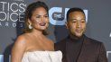 Chrissy Teigen, izquierda, y John Legend llegan a la 24 edición anual de los Critics Choice Awards el 13 de enero de 2019 en Santa Mónica, California. Chrissy Teigen, izquierda, y John Legend llegan a la 24 edición anual de los Critics Choice Awards el 13 de enero de 2019 en Santa Mónica, California.