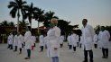 Una delegación de médicos cubanos al aeropuerto Martinica-Aime-Cesaire en Le Lamentin, cerca de Fort- de-France, en la isla caribeña francesa de Martinica, como parte de un programa de asistencia médica en medio de la pandemia de COVID-19 causada por el nuevo coronavirus. (ARCHIVO 2020) Una delegación de médicos cubanos al aeropuerto Martinica-Aime-Cesaire en Le Lamentin, cerca de Fort- de-France, en la isla caribeña francesa de Martinica, como parte de un programa de asistencia médica en medio de la pandemia de COVID-19 causada por el nuevo coronavirus. (ARCHIVO 2020)