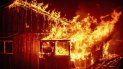 Un incendio consume una casa en la zona Berry Creek del condado de Butte, California, el miércoles 9 de septiembre de 2020. Un incendio consume una casa en la zona Berry Creek del condado de Butte, California, el miércoles 9 de septiembre de 2020.