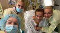 Imagen publicada el 15 de septiembre de 2020 en la cuenta de Instagram de @navalny, muestra al líder de la oposición rusa Alexei Navalny posando para una foto con su familia en el hospital Charite de Berlín. Imagen publicada el 15 de septiembre de 2020 en la cuenta de Instagram de @navalny, muestra al líder de la oposición rusa Alexei Navalny posando para una foto con su familia en el hospital Charite de Berlín.