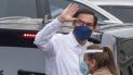 El presidente Martín Vizcarra saluda a los periodistas el viernes 18 de septiembre de 2020 después de dirigirse al Congreso, en Lima, Perú. El presidente Martín Vizcarra saluda a los periodistas el viernes 18 de septiembre de 2020 después de dirigirse al Congreso, en Lima, Perú.