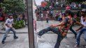 Manifestantes destruyen la propiedad pública durante las protestas en Medellin, Colombia. Foto 11 de septiembre de 2020. Manifestantes destruyen la propiedad pública durante las protestas en Medellin, Colombia. Foto 11 de septiembre de 2020.